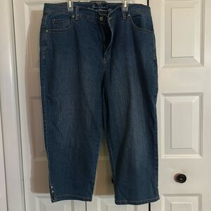 Women’s capri jeana